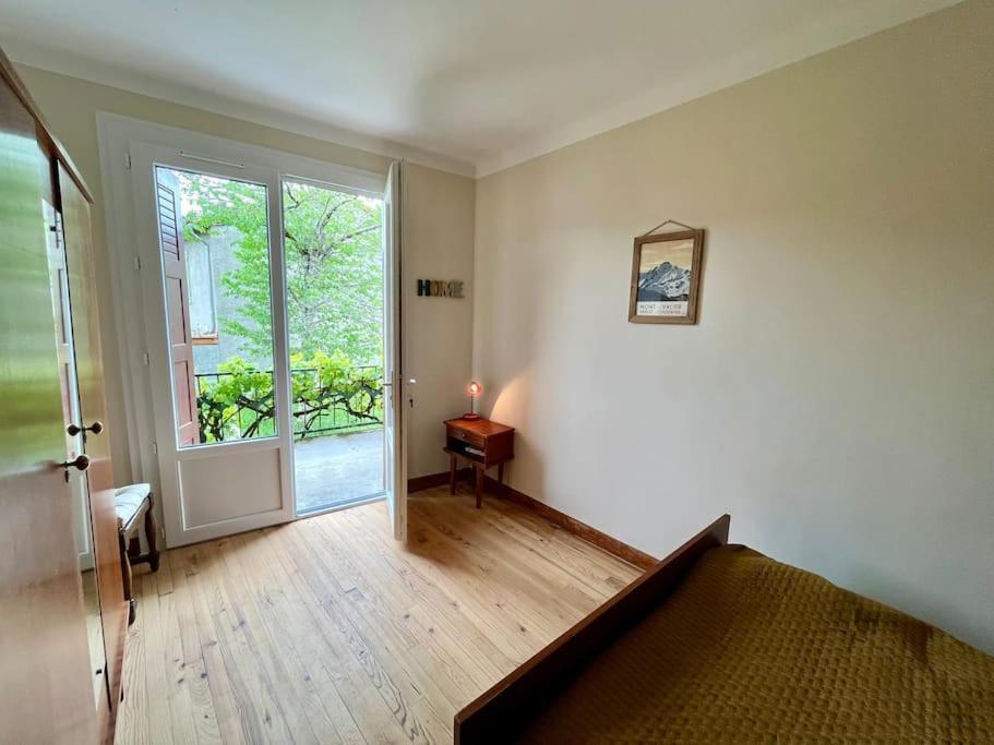 La Petite Ourse Maison De Village A Oust Exterior photo
